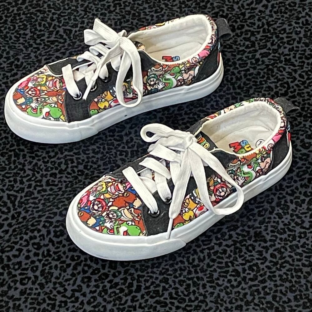 Super Mario Little Kids Sneakers Shoes 13 Canvas Lace Up Low Top Nintendo